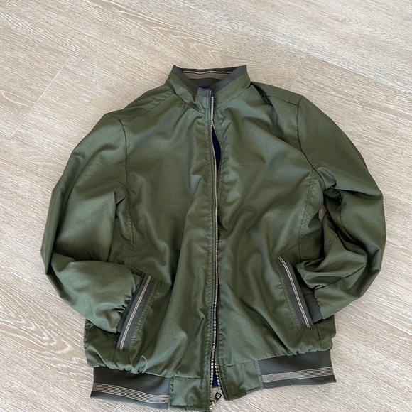 Army Green Bomber Jacket, Men’s size Small! Like New - Picture 2 of 10